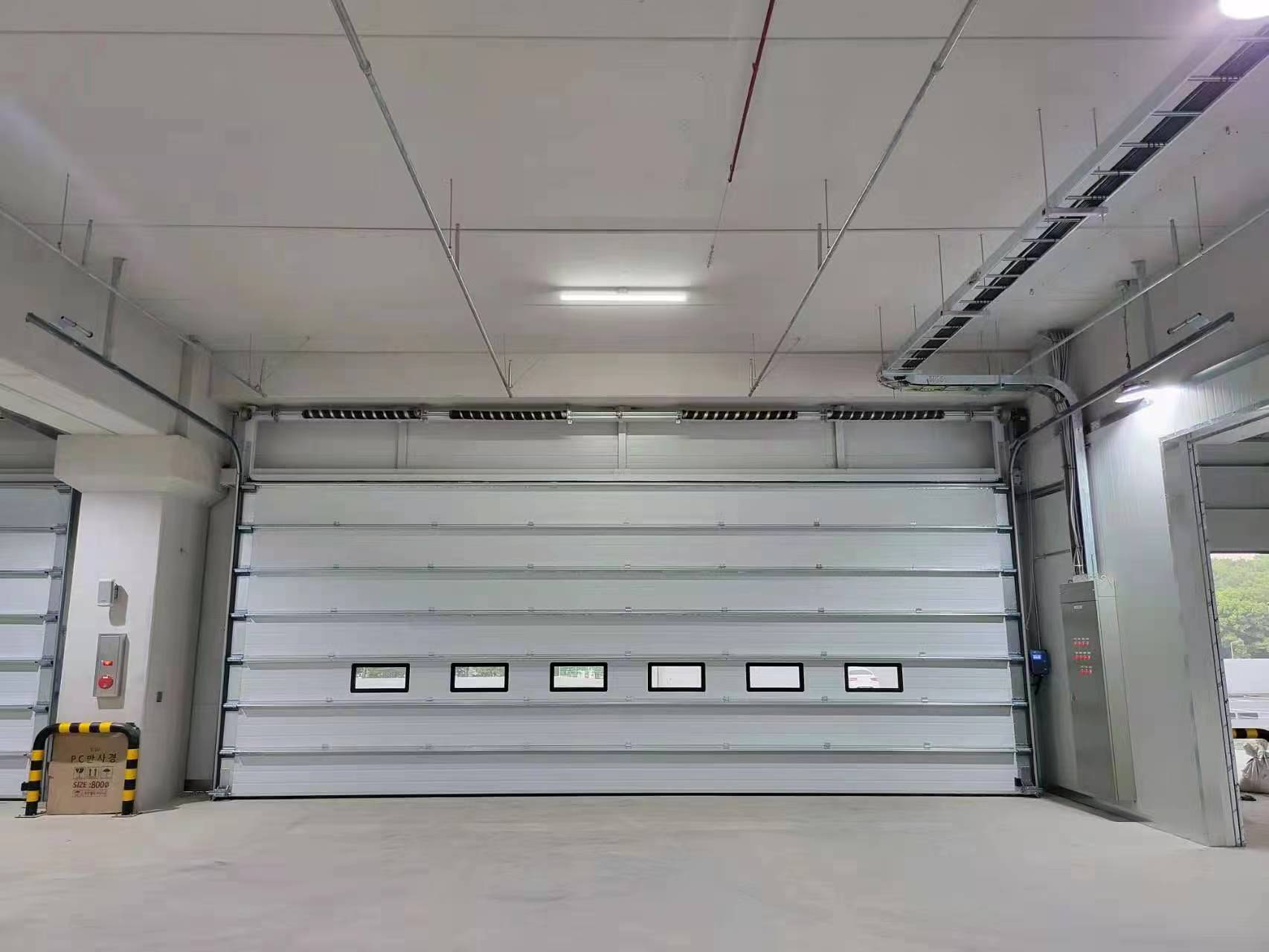 Неліктен секциялық есік проблемаларды шешуге ғана емес?